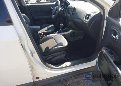 2021 Jeep Compass Latitude Fwd z USA, uszkodzony, nr VIN 3C4NJCBB9MT518698